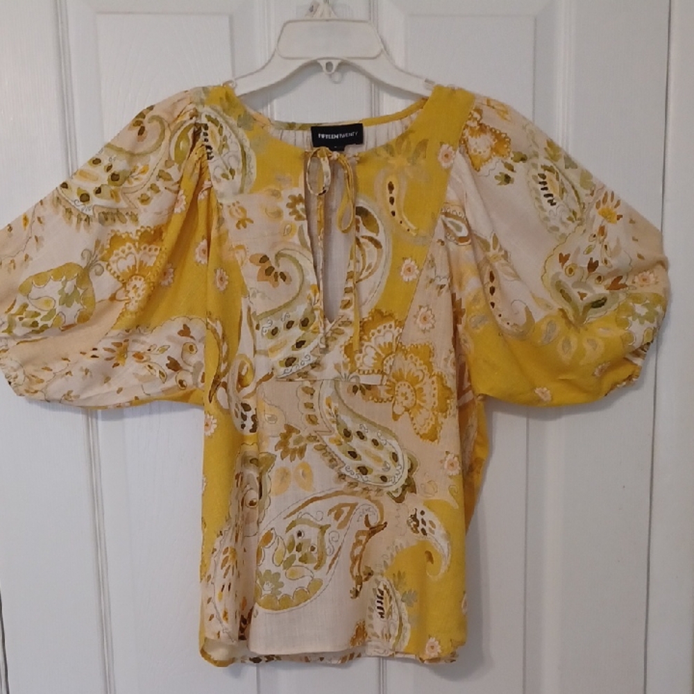 FIFTEEN TWENTY, szS, (Runs Big) Yellow, Cream, Green Paisley Print Boho Blouse.